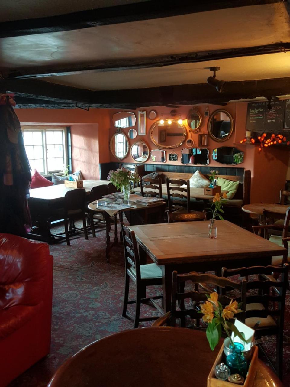 The Lamb Inn Кредитон Экстерьер фото