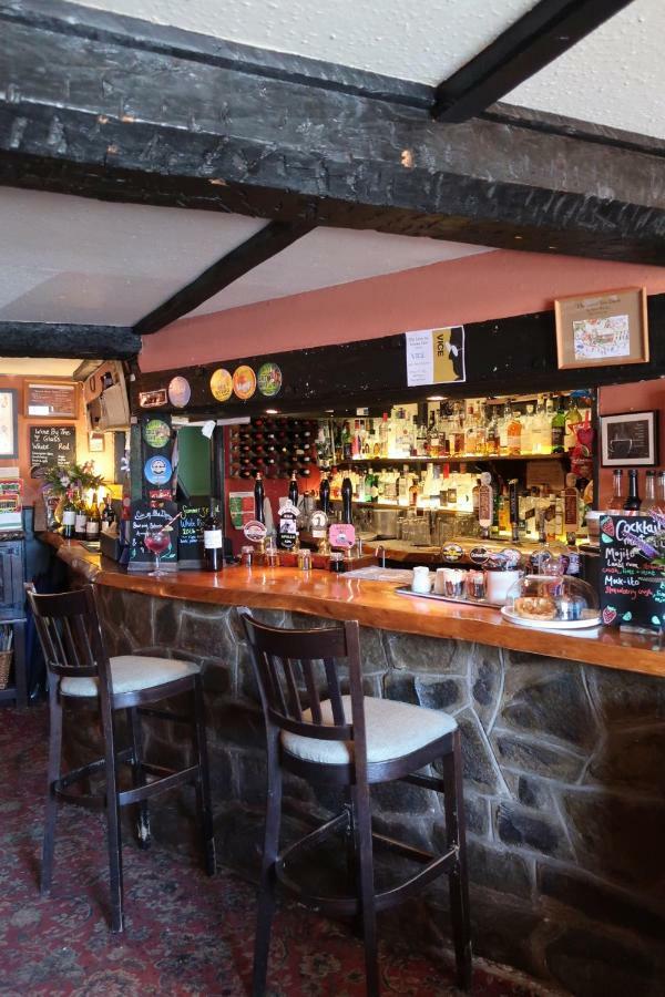 The Lamb Inn Кредитон Экстерьер фото